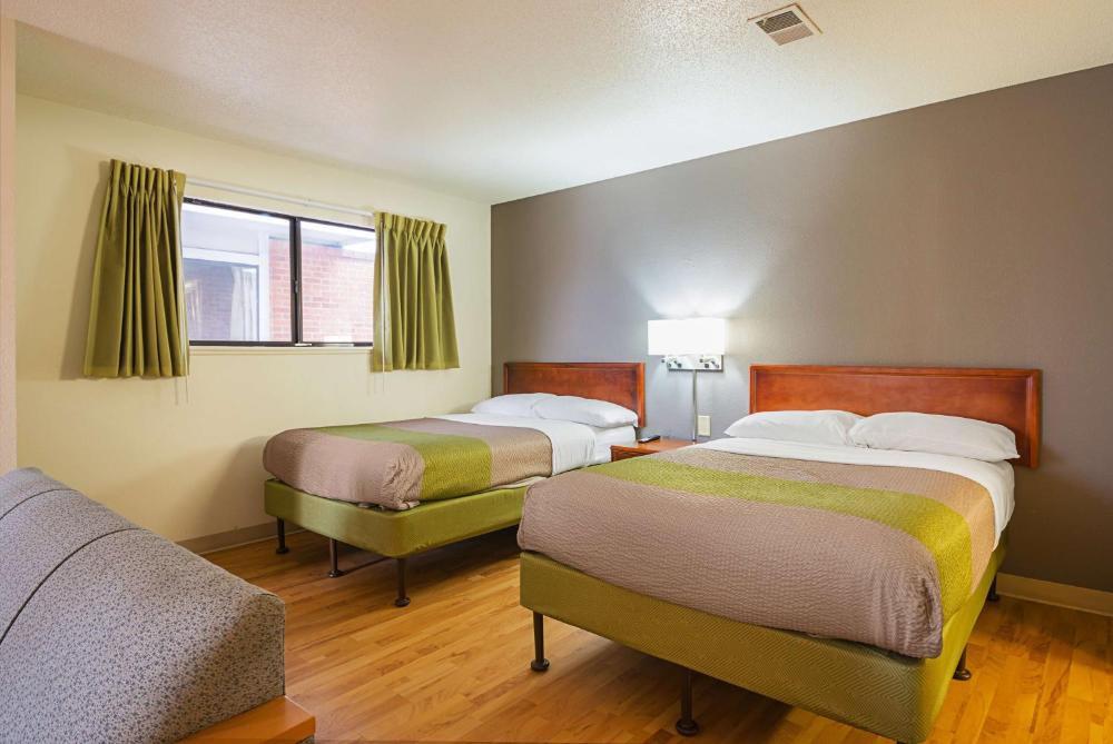 Quadruple Room - Non-Smoking interior